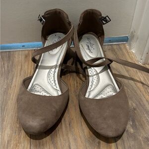 Tan Women’s Wedge heals